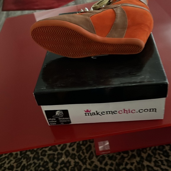 This is a very nice comfortable platform shoe - Picture 3 of 4